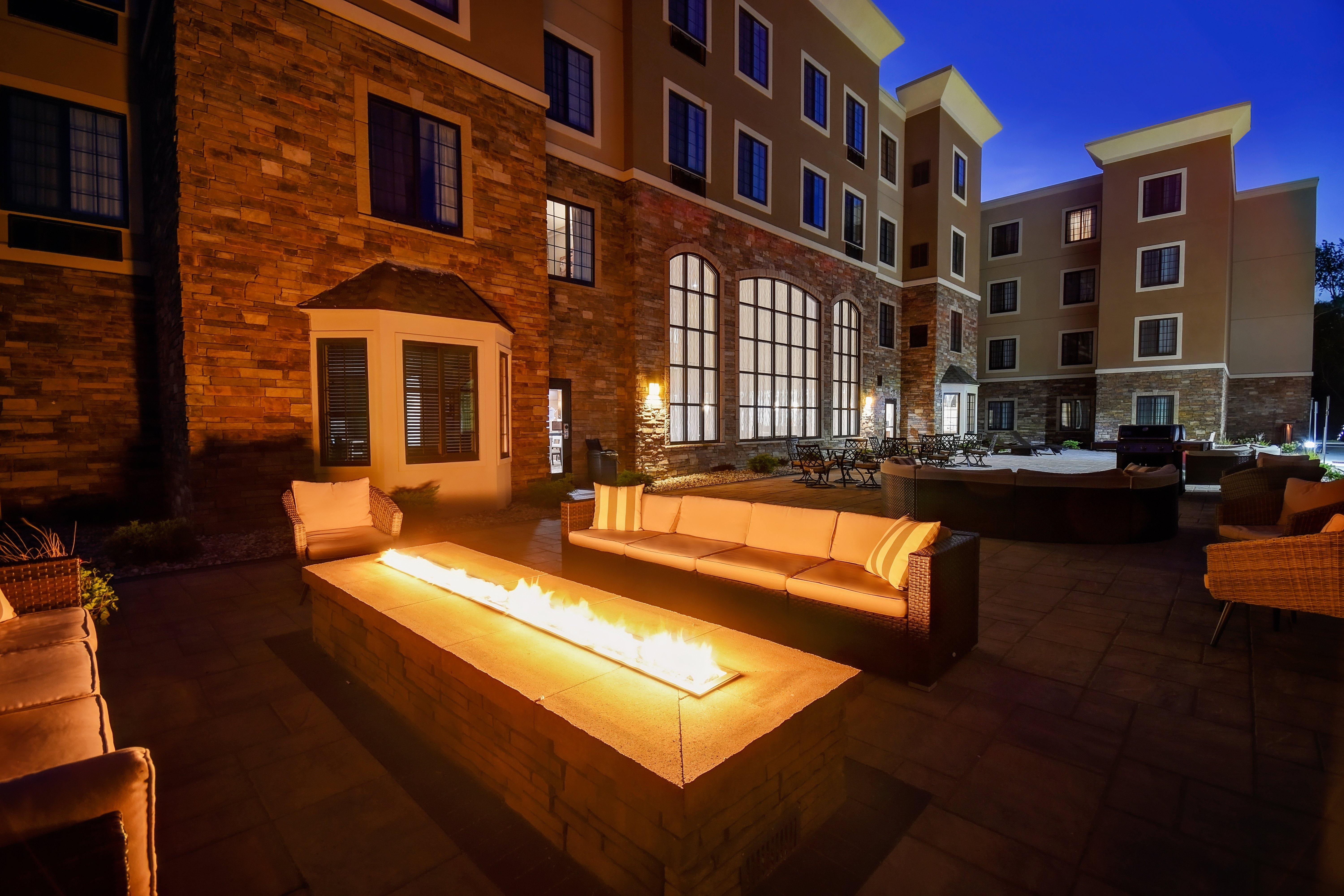 Staybridge Suites - Holland By Ihg Bagian luar foto