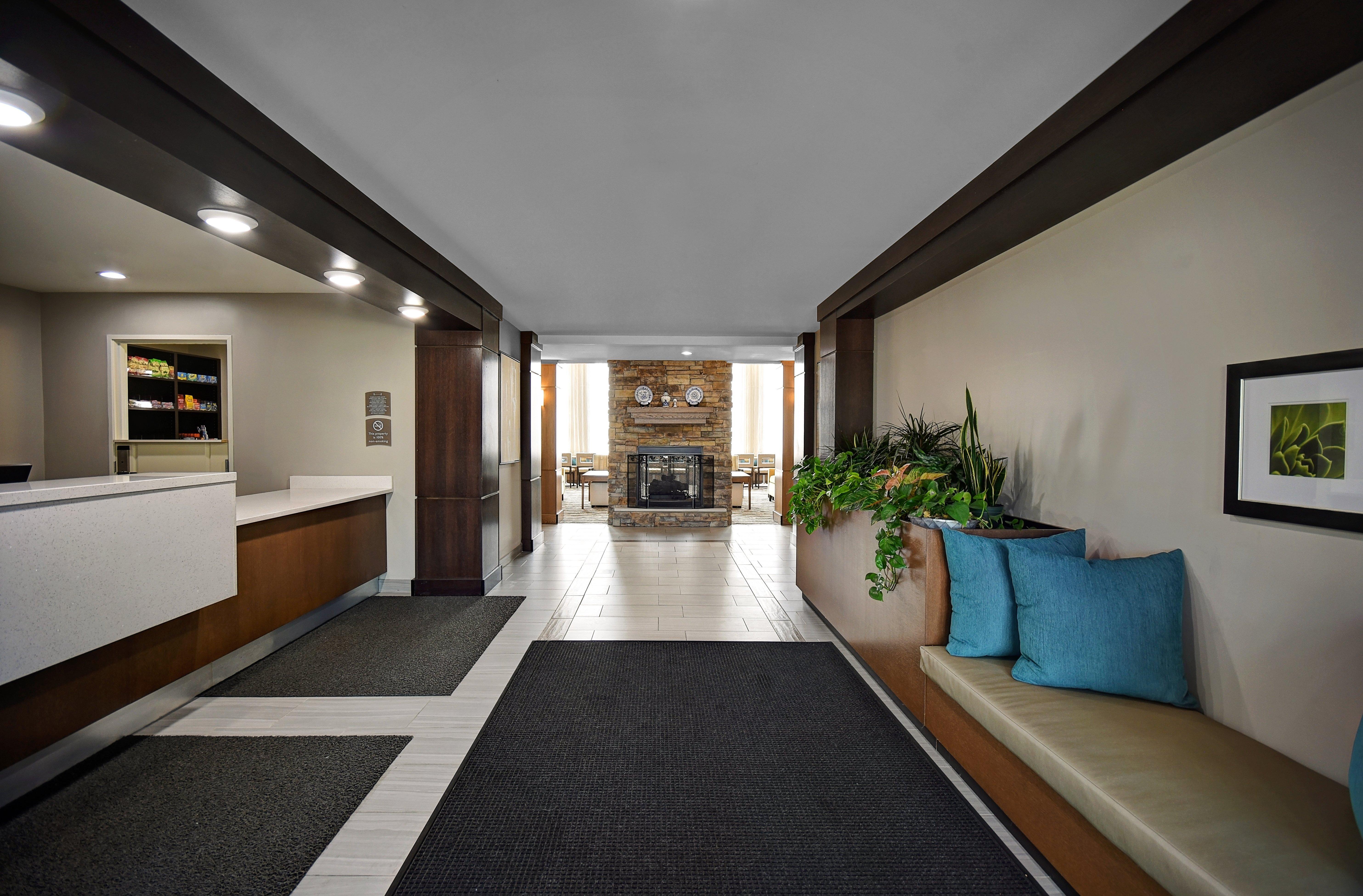 Staybridge Suites - Holland By Ihg Bagian luar foto