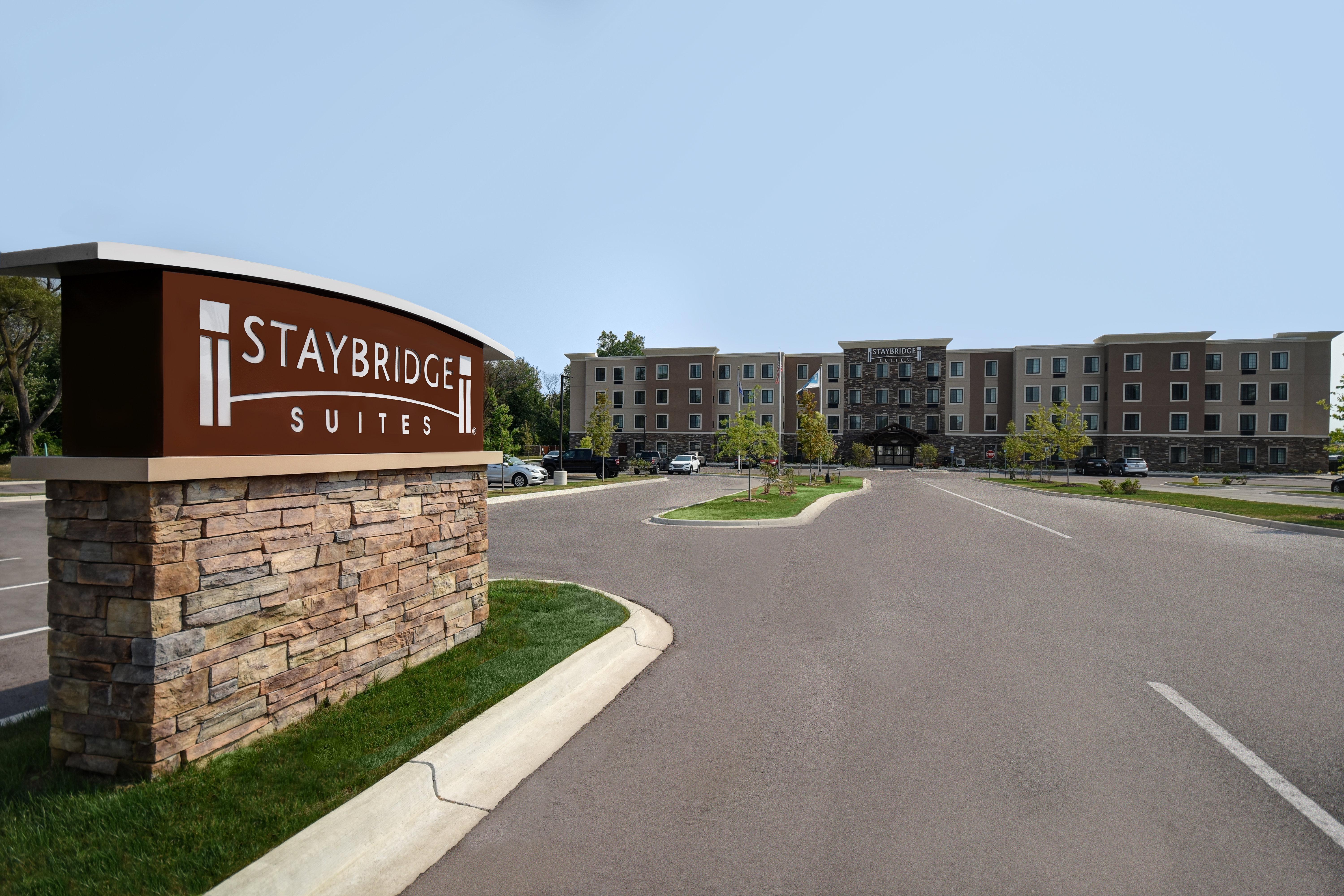 Staybridge Suites - Holland By Ihg Bagian luar foto