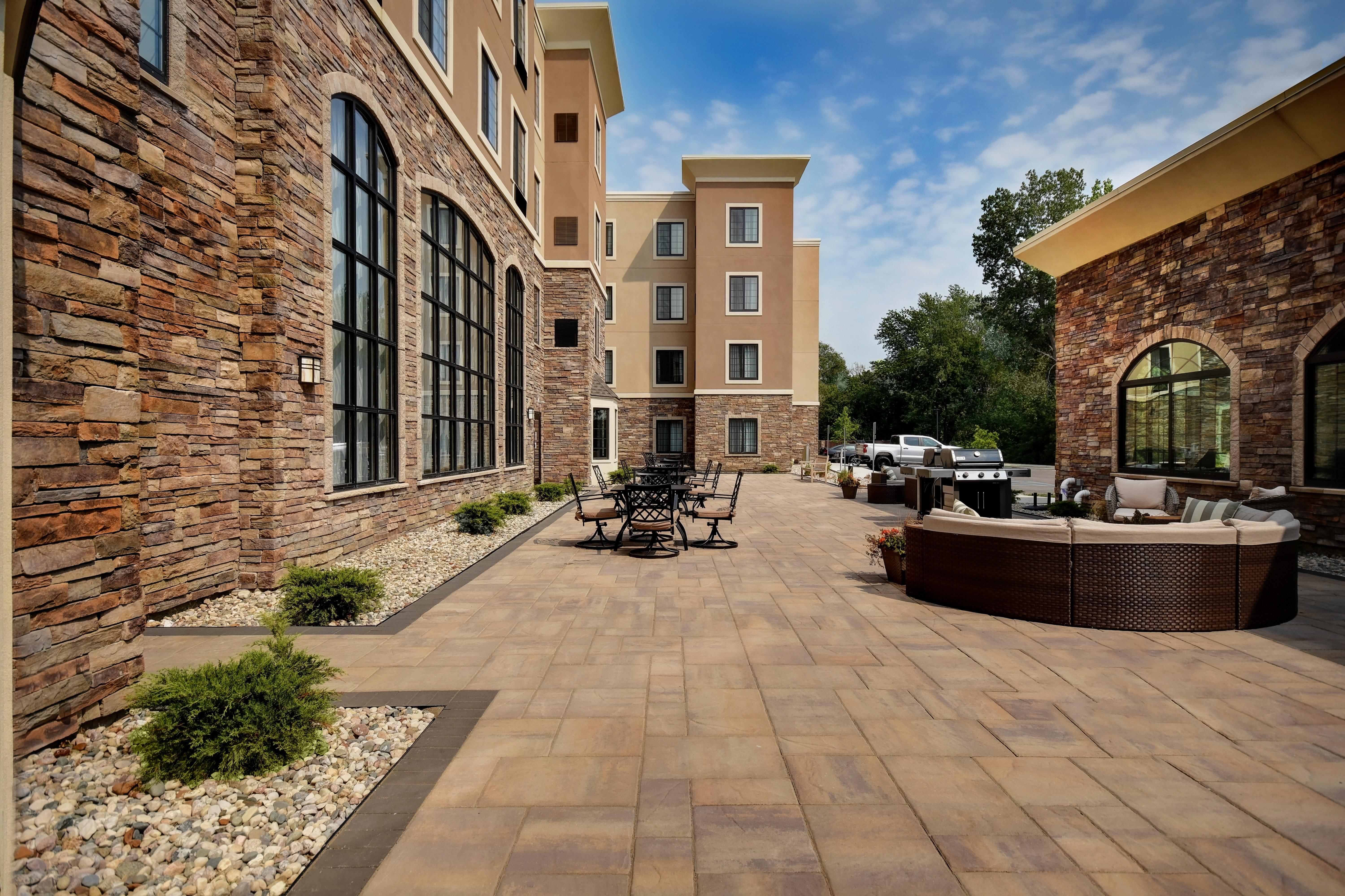 Staybridge Suites - Holland By Ihg Bagian luar foto