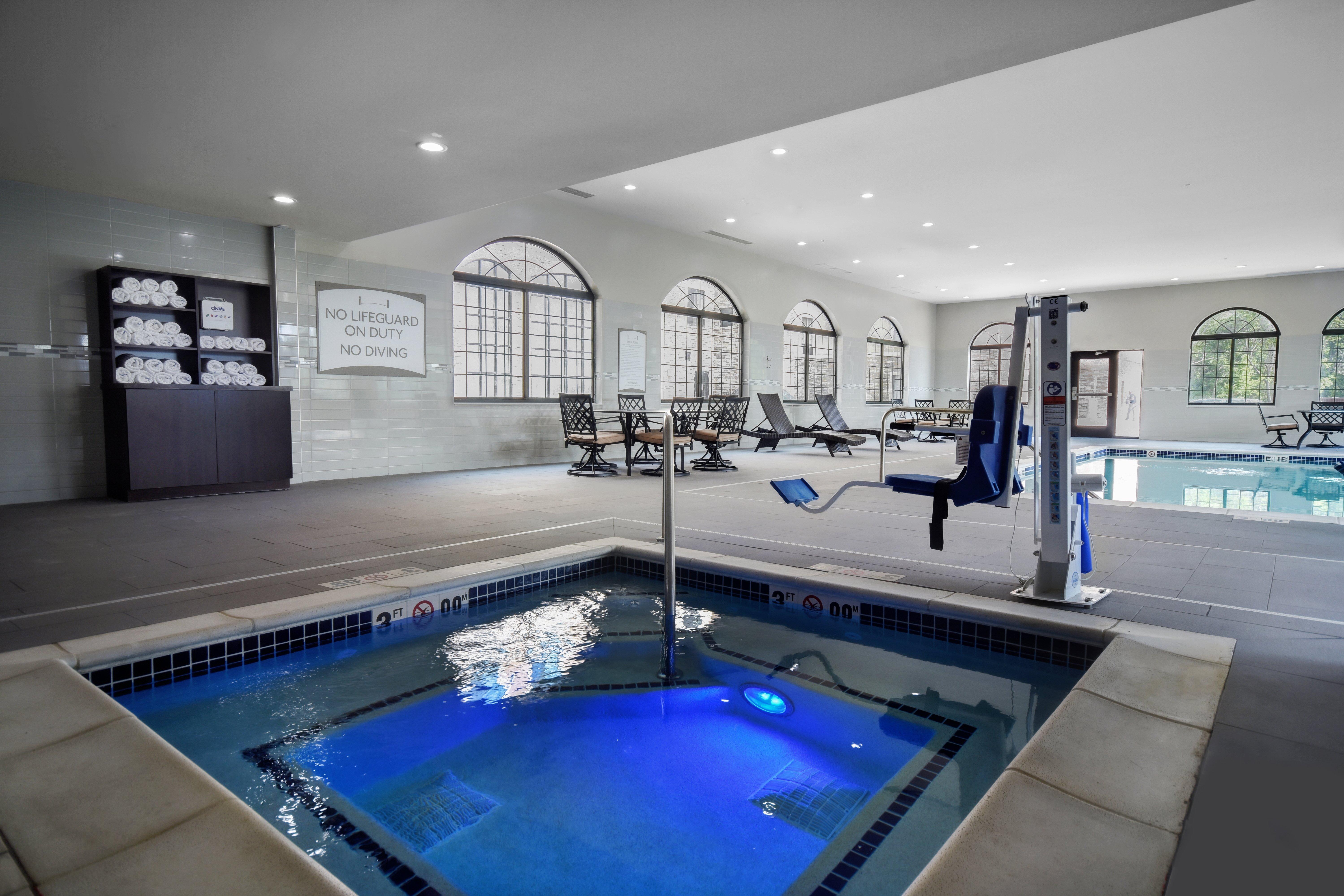 Staybridge Suites - Holland By Ihg Bagian luar foto