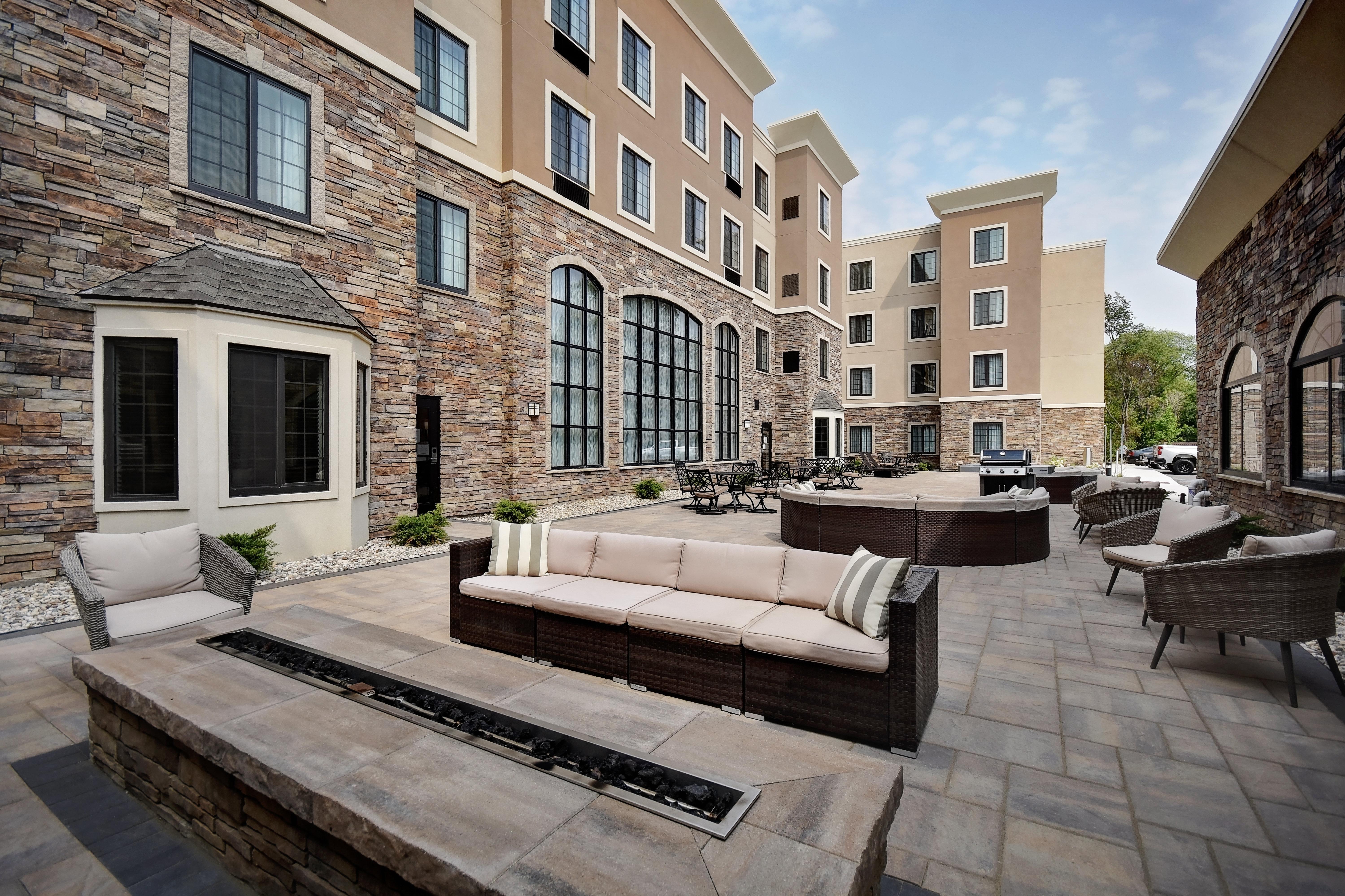 Staybridge Suites - Holland By Ihg Bagian luar foto