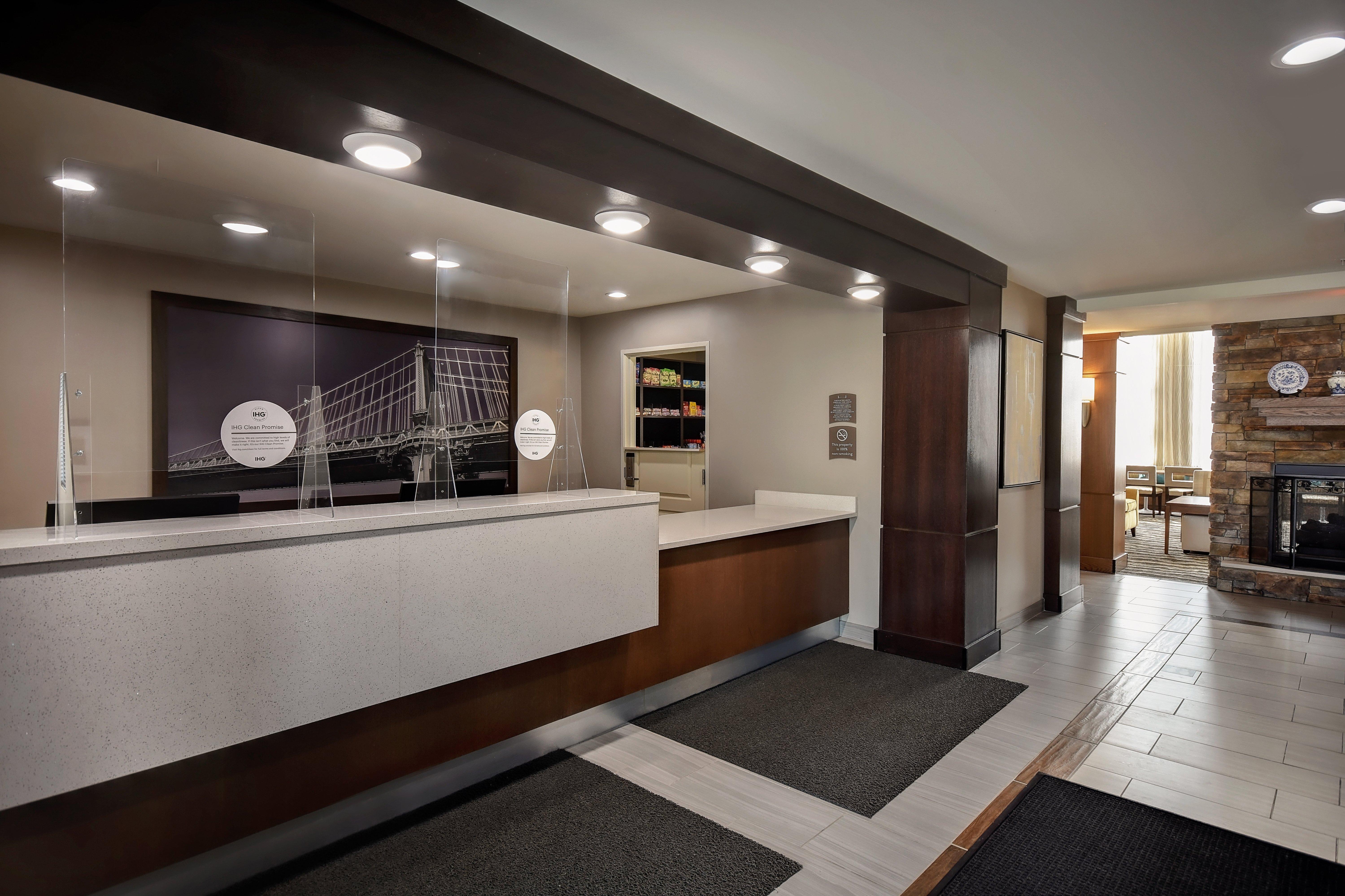 Staybridge Suites - Holland By Ihg Bagian luar foto