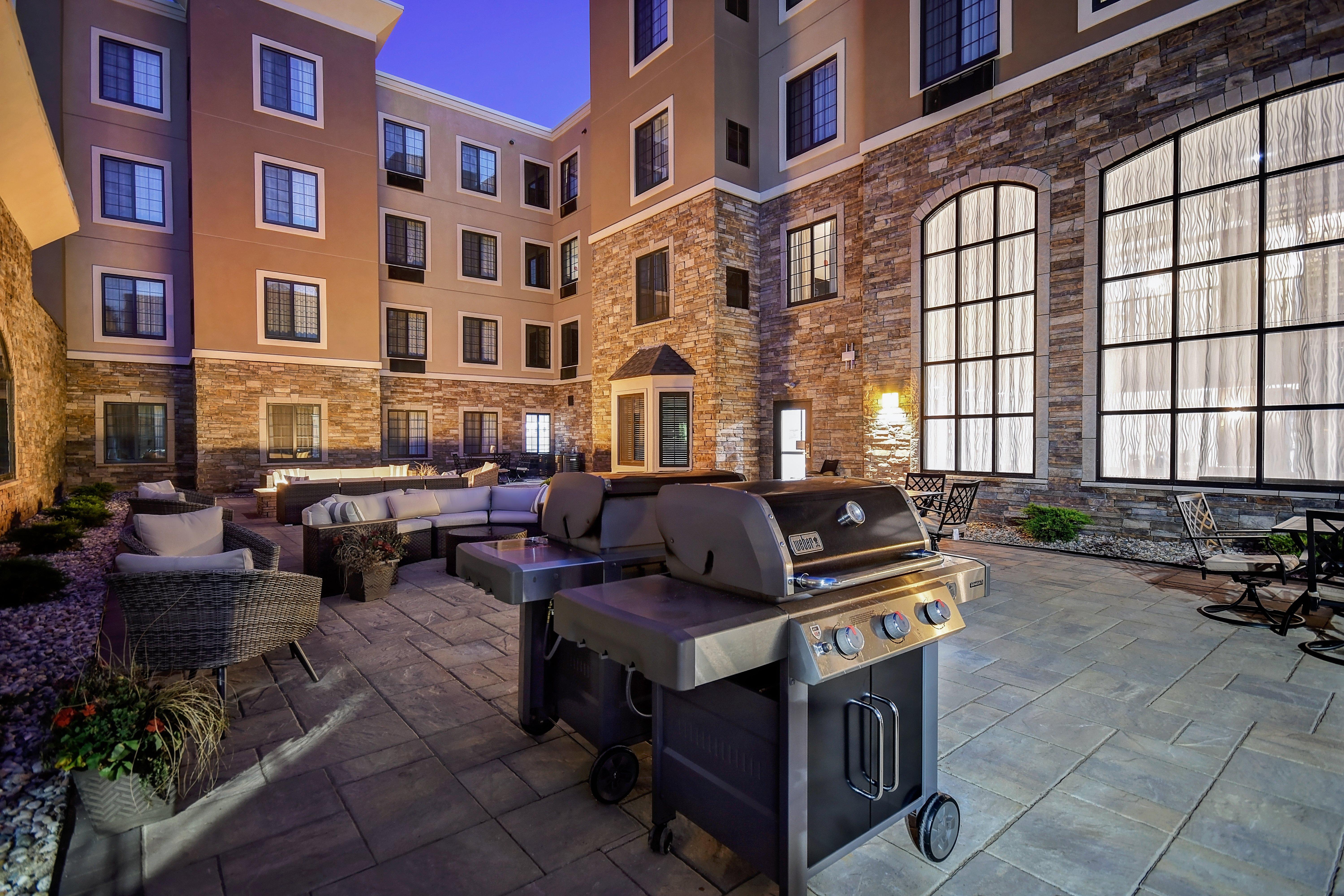 Staybridge Suites - Holland By Ihg Bagian luar foto