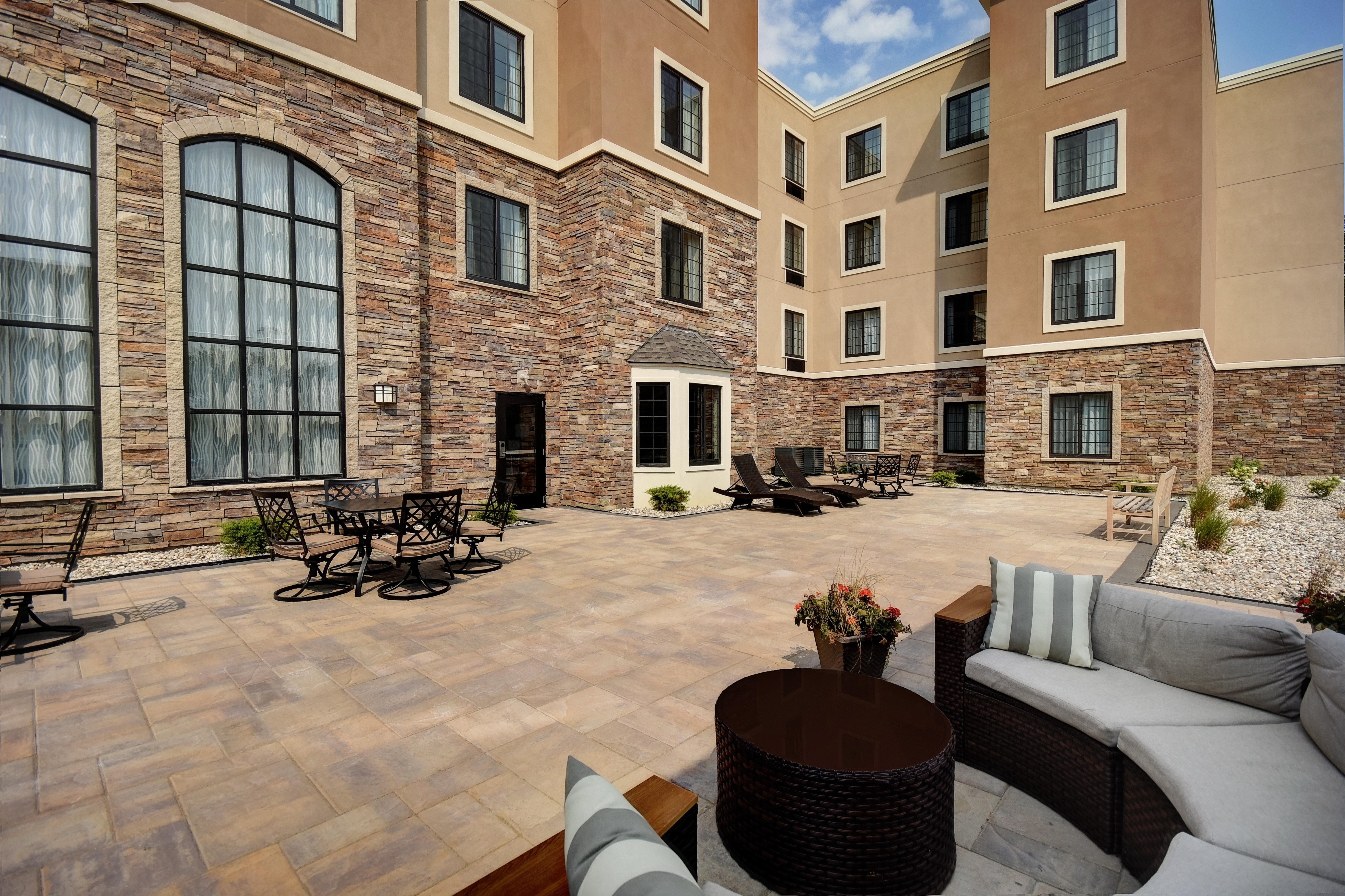 Staybridge Suites - Holland By Ihg Bagian luar foto